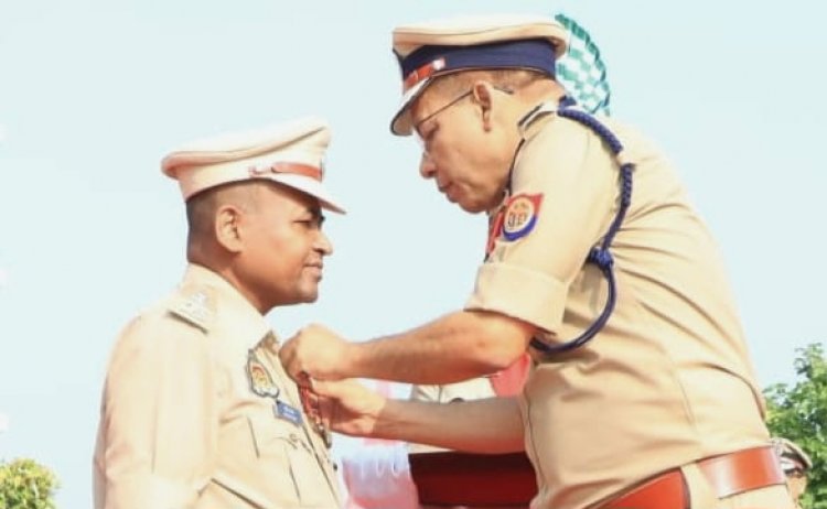 डीजीपी उत्कृष्ट सेवा सम्मान से सम्मानित हुए शशिकांत तिवारी