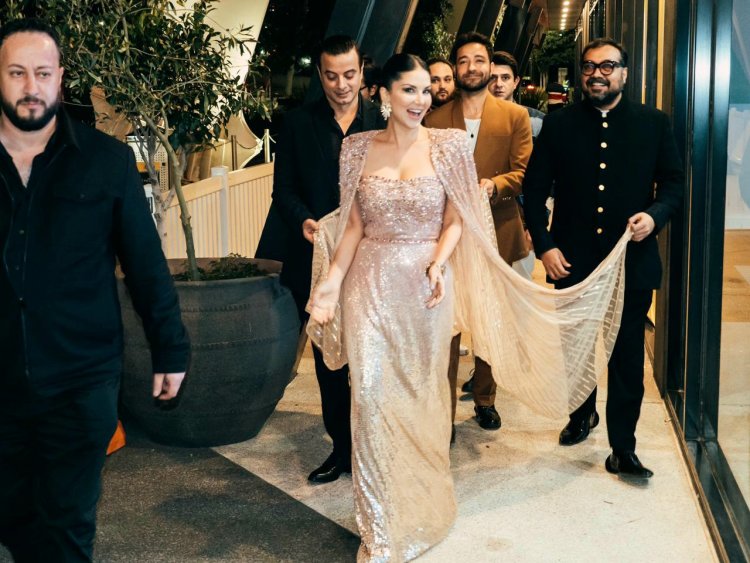 IFF MELBOURNE सनी लियोनी की ग्लैमरस वॉक के साथ फिल्म महोत्सव का समापन  !