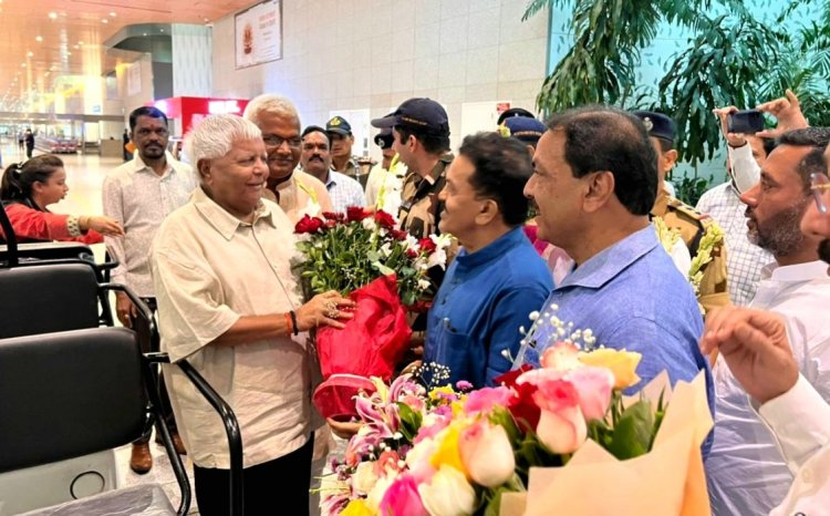 INDIA आघाड़ी बैठक में शामिल होने मुंबई पहुंचे लालूप्रसाद यादव और तेजस्वी यादव