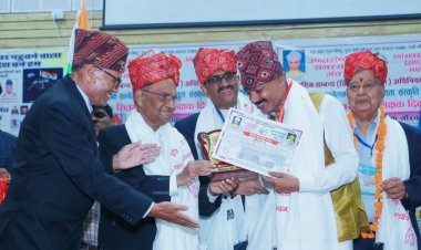  "शिक्षक श्री" अवार्ड से सम्मानित हुए जौनपुर निवासी आदर्श शिक्षक जयशंकर दुबे