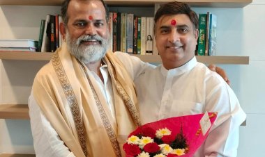 उत्तर भारतीय मोर्चा महाराष्ट्र प्रदेश अध्यक्ष पद पर नियुक्त संजय पांडे से शैलेश पांडे की सदिक्षा भेंट 