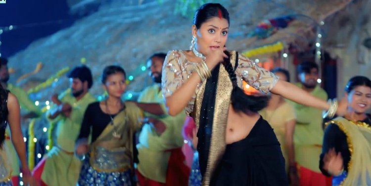 सड़िया बजरिया से ला दी : नेहा राज के गाने में दिखा माही श्रीवास्तव का हॉट लुक !