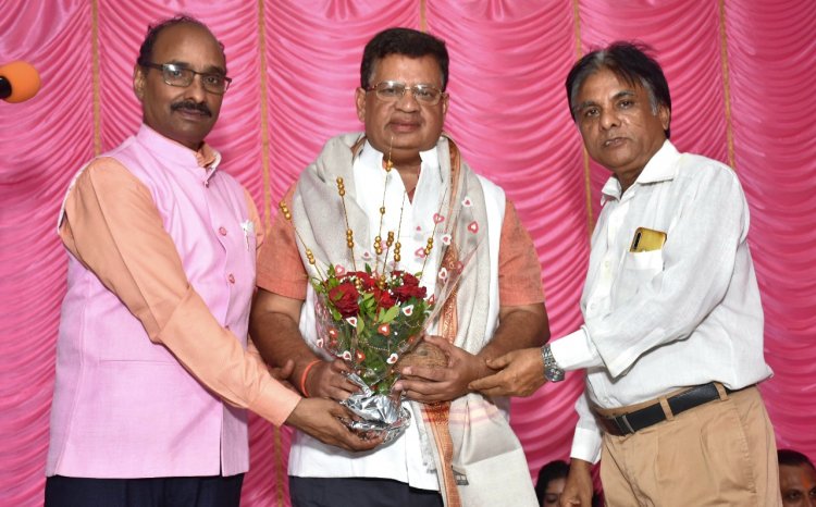 श्री विश्वकर्मा कल्याण मंडल ने आयोजित किया शानदार कवि सम्मेलन