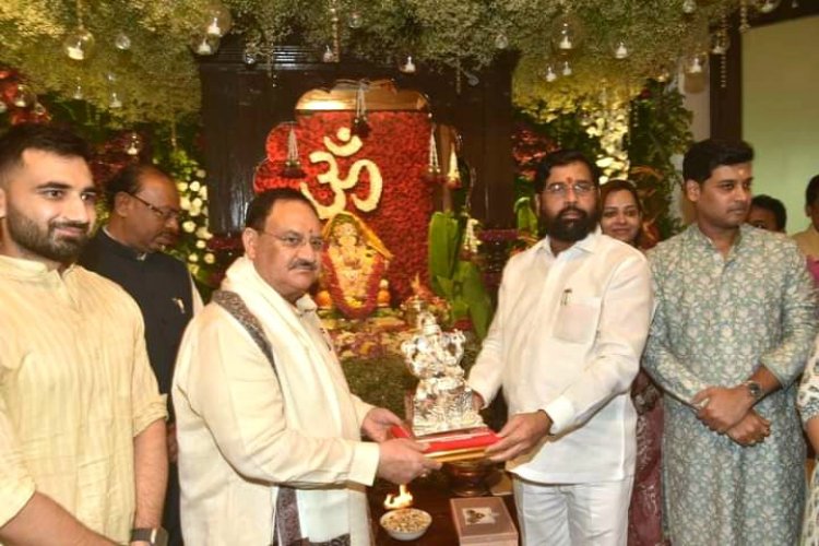 भाजपा अध्यक्ष जे.पी. नड्डा ने मुख्यमंत्री आवास वर्षा जाकर विघ्नहर्ता का किया दर्शन