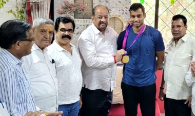 एशियाई खेलों में स्वर्ण पदक विजेता महेश मांडगांवकर को सांसद गोपाल शेट्टी ने किया सम्मानित