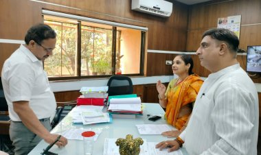 विकास कार्योंं को शीघ्र पूरा कराने की मांग के साथ मनपा आयुक्त से मिले भाजपा नेता शैलेश और स्नेहा पांडे