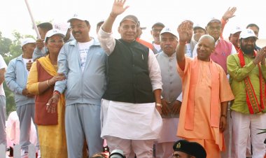 Run For Unity रक्षा मंत्री राजनाथ सिंह और मुख्यमंत्री योगी आदित्यनाथ ने एकता दौड़ काे हरी झंडी दिखाकर किया रवाना