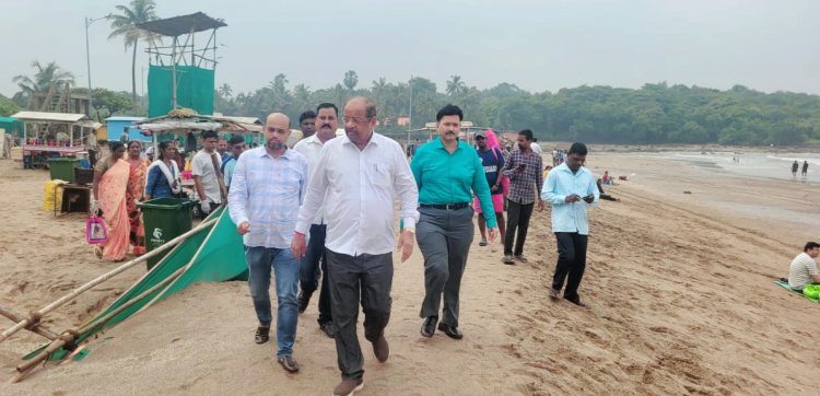 प्रधानमंत्री नरेंद्र मोदी के स्वच्छता अभियान आह्वान पर सांसद गोपाल शेट्टी ने स्वयं श्रमदान कर पेश की मिसाल