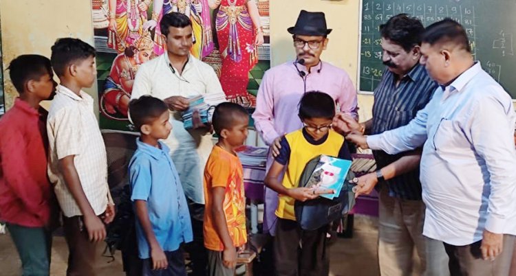 पालघर में विद्यार्थियों को मुफ्त शैक्षणिक सामग्री का वितरण और "हर हाथ बांसुरी , हर सांस बांसुरी मुहिम" की शुरुवात