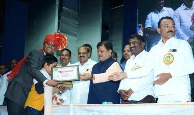 आदर्श शिक्षक गौरव पुरस्कार 2023 से योगेश पांडे हुए सम्मानित 