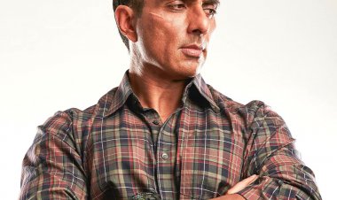 SONU SOOD ने पिता की हार्ट सर्जरी कराने वाले एक फैन से जब कहा "तुम्हारे पिता को हम मरने नहीँ देंगे भाई...."