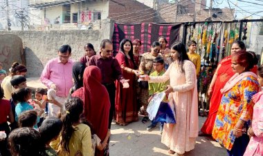 सोशल एंड मोटिवेशनल रिक्रिएशन क्लब द्वारा झुग्गी झोपड़ियों के नागरिकों में दीपावली पर विशेष सामग्री का वितरण