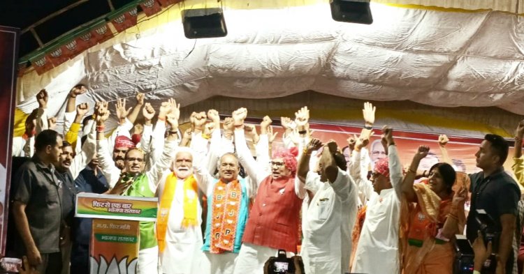 MP Election मुख्यमंत्री शिवराज सिंह चौहान के साथ चुनावी जनसभा में शामिल हुए भाजपा नेता कृपाशंकर सिंह