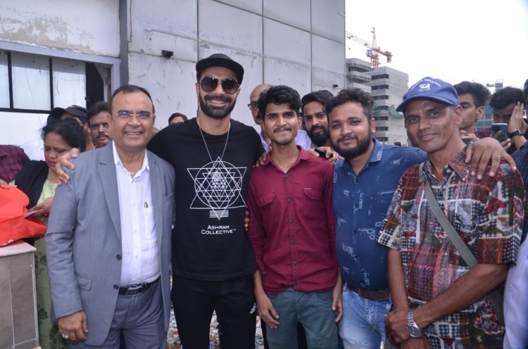 ब्राइट एडवर्टाइजिंग के मालिक योगेश लखानी द्वारा मीडियाकर्मियों संग "प्री दीपावली सेलिब्रेशन" का भव्य आयोजन ...