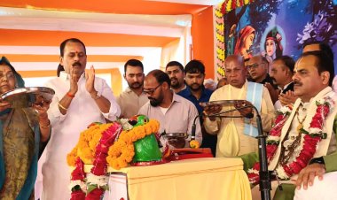 श्रीमदभागवत कथा के अंतिम दिन कृष्ण सुदामा की कथा सुनकर भावुक हुए भक्त गण