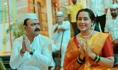 मकरंद अनासपूरे आणि तेजस्विनी लोणारी यांनी मांडला आहे आईच्या नावाने गोंधळ !