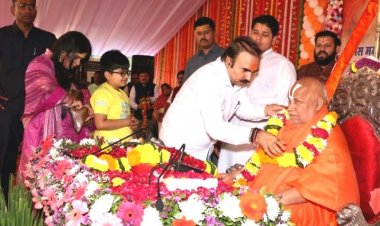 नवऊर्जा फाउंडेशन आयोजित श्रीरामकथा में श्री राम जन्म उत्सव प्रसंग , पहुंचे शहर के दिग्गज