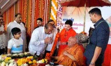 कुरार विलेज में रामकथा के पांचवें दिन भगवान श्री राम की बाल लीलाओं से जुड़ी कथा के सटीक वर्णन से भावविभोर हुए रामभक्त