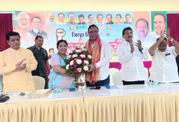 उत्तर मुम्बई भाजपा द्वारा 'मुम्बई आमची' बैठक का आयोजन ...