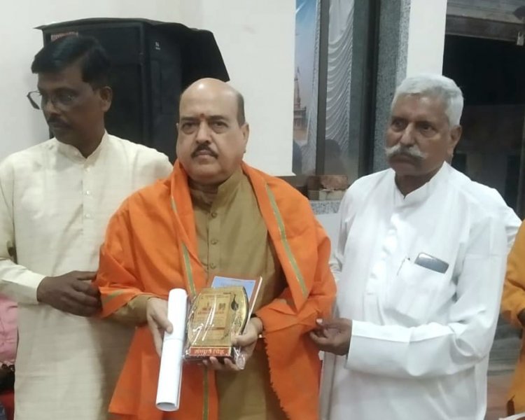 कल्याण के श्रीराम कथा ज्ञानयज्ञ में संस्था 'सृजन' ने समाजसेवी मुरलीधर तिवारी को किया सम्मानित ...