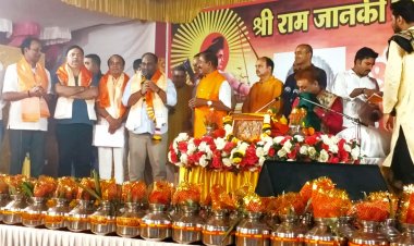 श्री राम जानकी चैरिटेबल ट्रस्ट द्वारा बोरीवली में आयोजित श्री राम कथा के अंतिम दिन दिग्गजों का हुआ सत्कार 