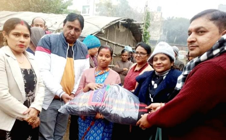 महिला उन्नति संस्था ने नोएडा के जरूरतमंदों में बांटा कंबल,ऊनी कपड़े और जैकेट