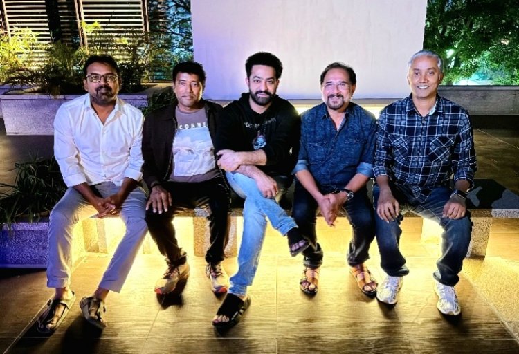 एनटीआर जूनियर की 'देवरा पार्ट 1' की पहली झलक के वीडियो पर जबरदस्त ग्लोबल प्रतिक्रिया : टीम के साथ मनाया जश्न