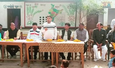 वीरबैक एनिमल हेल्थ इंडिया प्राइवेट लिमिटेड कंपनी द्वारा जौनपुर के विद्यालय को प्रदान किए डेस्क और बेंच ...