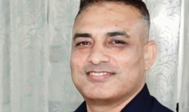 कविता : कभी रंग बिखेरती हो कभी सुगंध