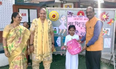 महादेवी पोद्दार प्राथमिक शाला में 'मातृ-पितृ  पूजन दिवस' का आयोजन...