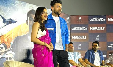  'ऑपरेशन वैलेंटाइन' के ट्रेलर लॉन्च में बाईलिंगुअल स्टार के रूप में उभरीं मानुषी छिल्लर !