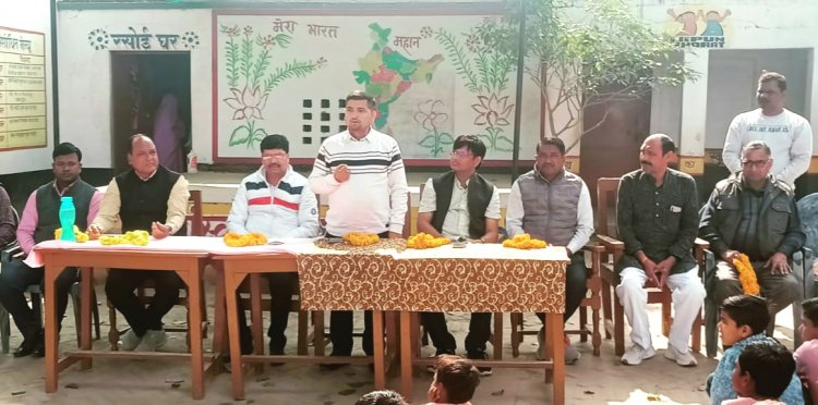 वीरबैक एनिमल हेल्थ इंडिया प्राइवेट लिमिटेड कंपनी द्वारा जौनपुर के विद्यालय को प्रदान किए डेस्क और बेंच ...