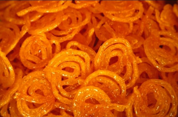 कविता :  जलेबी हूँ मैं ....