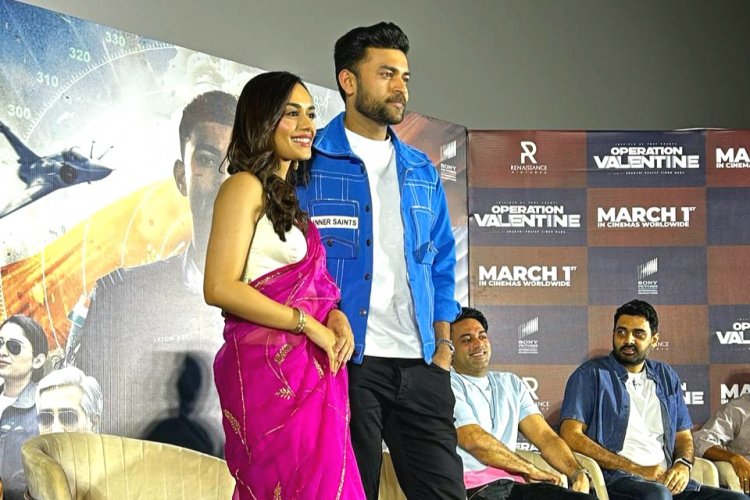  'ऑपरेशन वैलेंटाइन' के ट्रेलर लॉन्च में बाईलिंगुअल स्टार के रूप में उभरीं मानुषी छिल्लर !