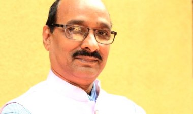 सुरेश मिश्र की कविता : ईमान बेचकर रोटी हमें खाना न पड़े