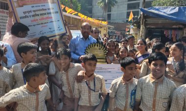 "मेरा स्कूल-सुंदर स्कूल" प्रतियोगिता में 21 लाख का प्रथम पुरस्कार जीतनेवाले एमपीएस हिंदी पाठशाला जाकर सांसद गोपाल शेट्टी ने दी सबको बधाई