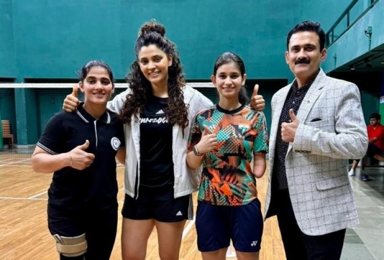 सैयामी खेर ने पैरा एथलीट चैंपियन पलक कोहली के साथ खेला फ्रेंडली बैडमिंटन मैच