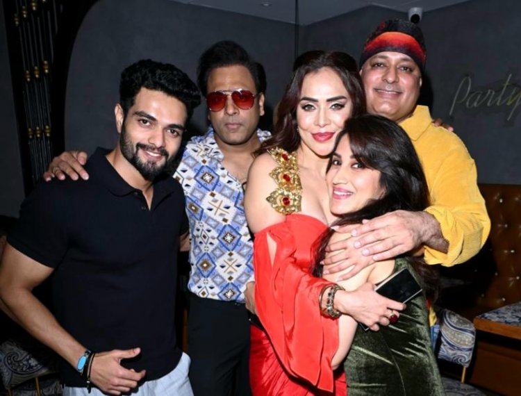 Experience the magic of 'Kamariya' as Nikita Rawal transports you to the ultimate dance floor frenzy