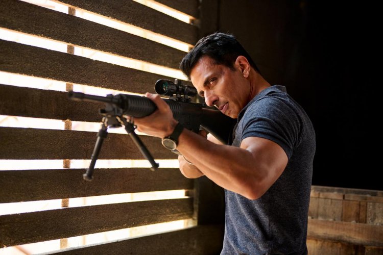 Sonu Sood अभिनीत बॉलीवुड की बिगेस्ट एक्शन फिल्म 'फतेह' का टीज़र यूट्यूब पर कर रहा है ट्रेंड !