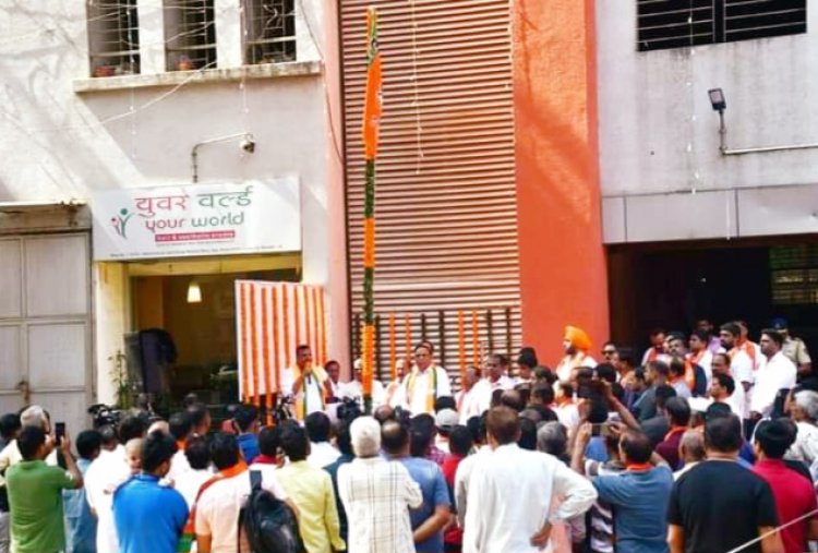 BJP स्थापना दिवस पर मुम्बई भाजपा अध्यक्ष ने दादर में किया ध्वज वंदन