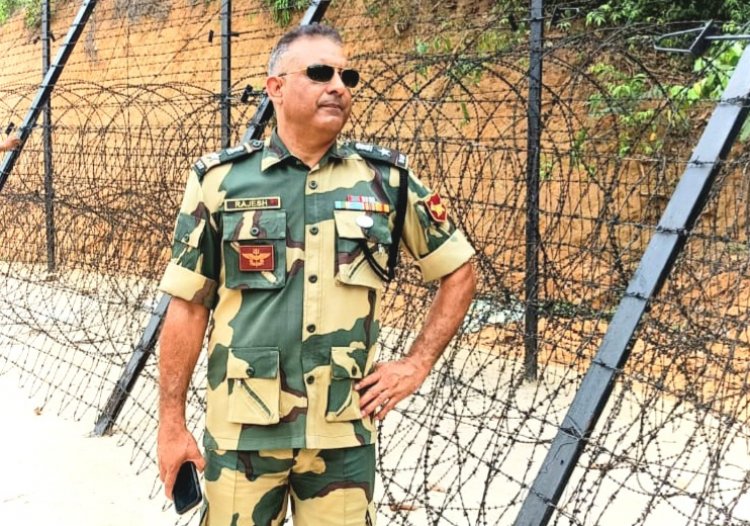 कविता : यह पचास फौज के अगले पचास मौज के !