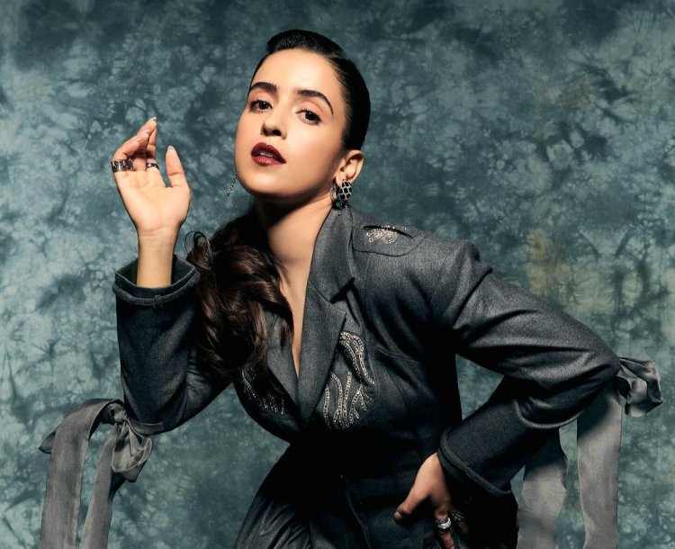 World Dance Day व्हाट झुमका से लेकर बावरे तक सोशल मीडिया पर सान्या मल्होत्रा ​​के हुक स्टेप्स का जलवा!