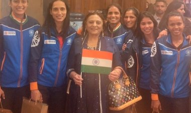 LONDON में भारतीय महिला हॉकी टीम से डॉ. मंजू लोढ़ा ने की मुलाकात