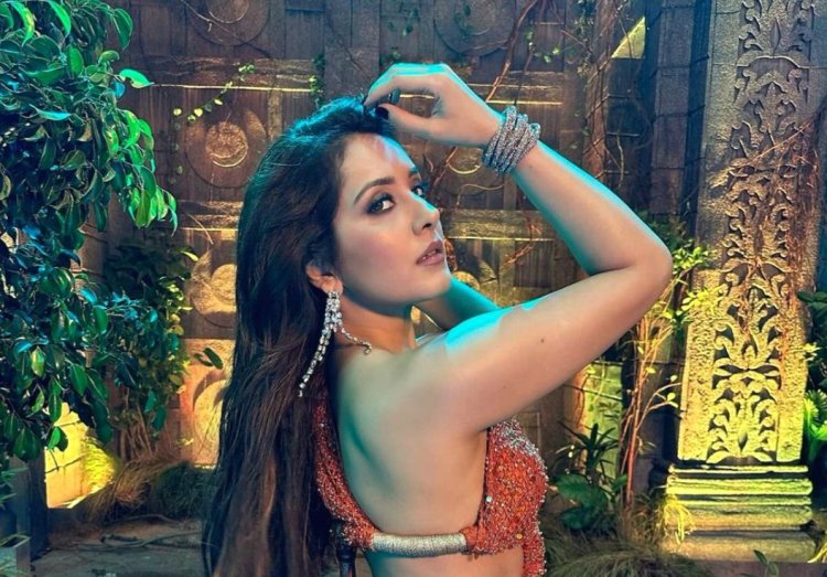  'अरनमनई 4' में शानदार अभिनय के लिए राशि खन्ना को मिल रही है काफी प्रशंसा !