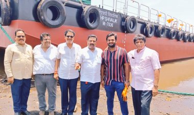 Mumbai में बार्ज का निर्माण , जलावतरण समारोह हुआ सम्पन्न
