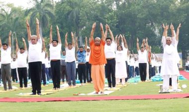 अन्तर्राष्ट्रीय योग दिवस पर सामूहिक योगाभ्यास में शामिल हुए सीएम योगी आदित्यनाथ