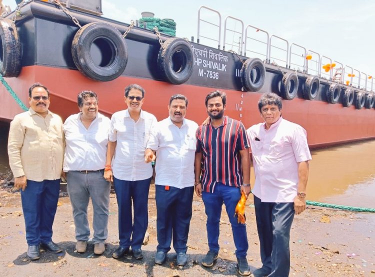 Mumbai में बार्ज का निर्माण , जलावतरण समारोह हुआ सम्पन्न