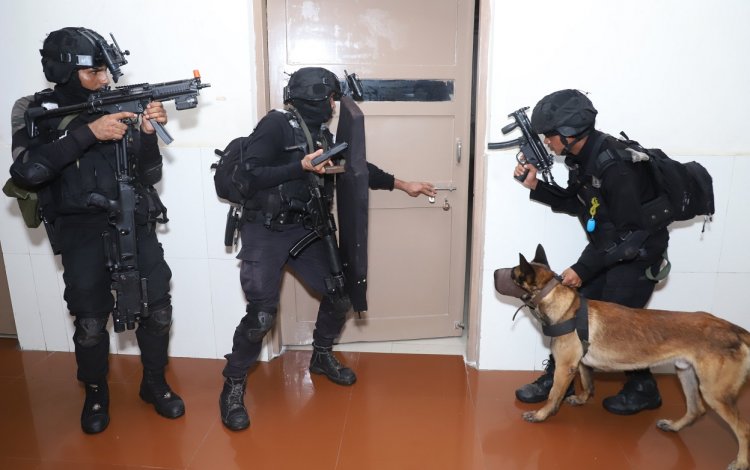 NSG कमांडोज द्वारा सिंघानिया स्कूल में सुरक्षा ड्रिल