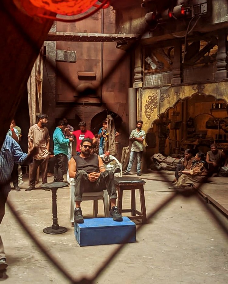 कल्कि 2898 एडी के निर्देशक नाग अश्विन ने सेट की बीटीएस तस्वीर के साथ प्रभास के लिए एक हार्दिक नोट किया साझा