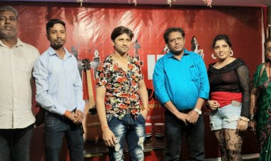 स्व. किशोर कुमार की जयंती पर आर्टिस्ट हब द्वारा संगीतमय संध्या का आयोजन